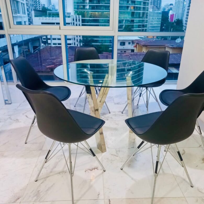 Bella Vista – Parque Urraca: Amoblada, Piso de Marmol, Oficina de 48 m²