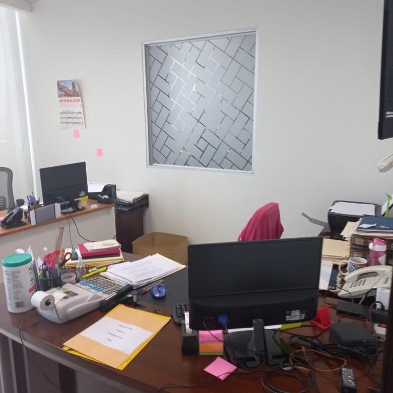 Oficina en San Francisco – El Tornillo, Torre F&f: Piso Alto, 156 m², Alquilada