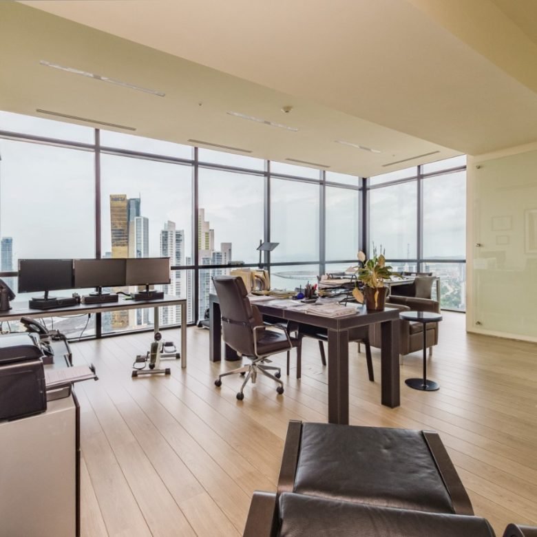 Torre Tower Bank – Calle 50 – Piso de Oficina, Remodelada, Piso Alto