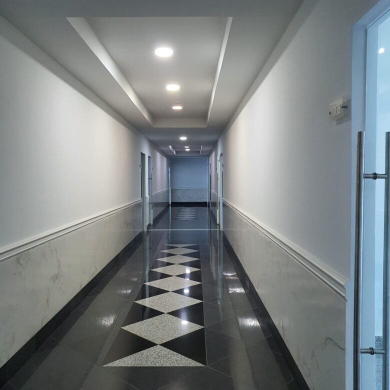 Costa del Este – Exclusivo: Oficina Semi – Amoblada, Torre Corporativa, 107 m²