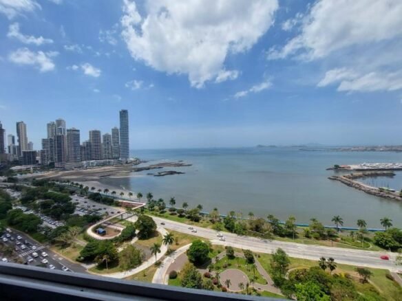 Avenida Balboa, Frente Al Mar: Yoo, Torre de Lujo, 159m², 2 recámaras y 2 parking