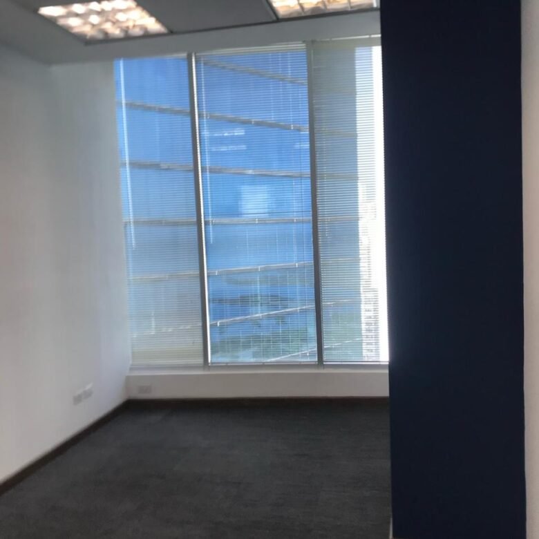 Ocean Business Plaza, Banesco: Area Bancaria, Cl Uruguay, Semi – Amoblada