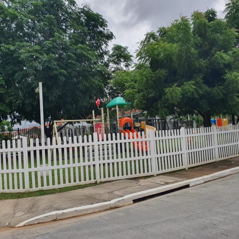 Versalles: Casa en Residencial con Seguridad 24hrs y Area Social