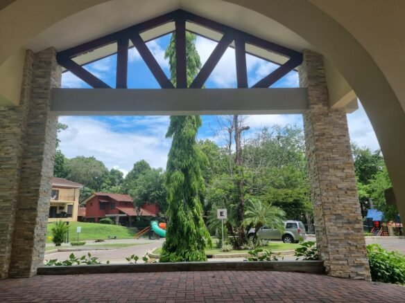 Casa en Clayton, Cerca Ciudad del Saber, Forestal: Senderos de Camino de Cruces