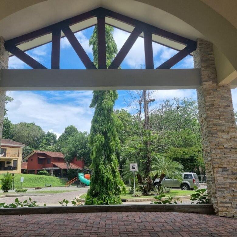 Casa en Clayton, Cerca Ciudad del Saber, Forestal: Senderos de Camino de Cruces