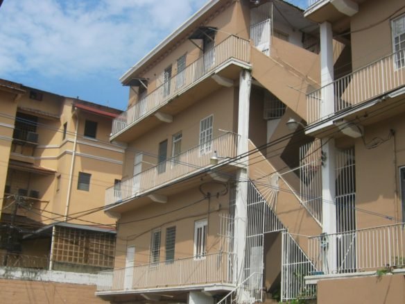 Bella Vista – Via España: Rm3c2, 1800 m², 2 Edificios, Sobre Via Principal