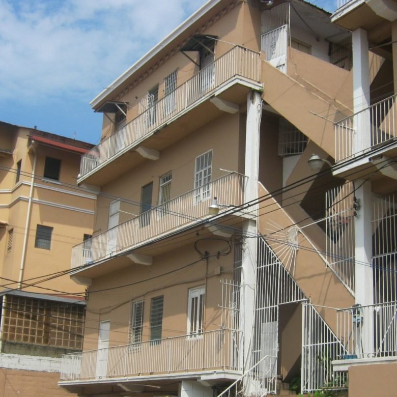 Bella Vista – Via España: Rm3c2, 1800 m², 2 Edificios, Sobre Via Principal