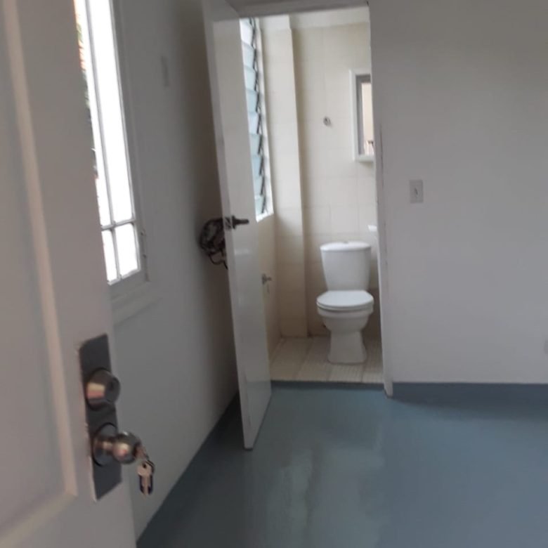 Bella Vista – Via España: Rm3c2, 1800 m², 2 Edificios, Sobre Via Principal
