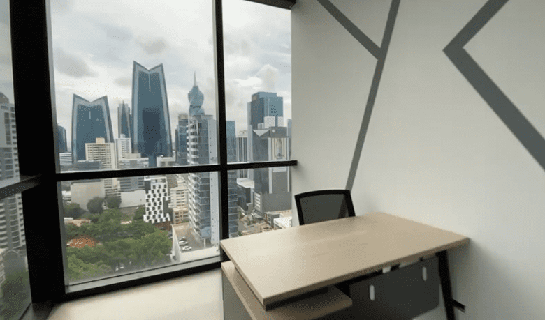 Su Espacio de Oficina en Torre Towerbank, Calle 50: Amoblada, 98 m², con Luz