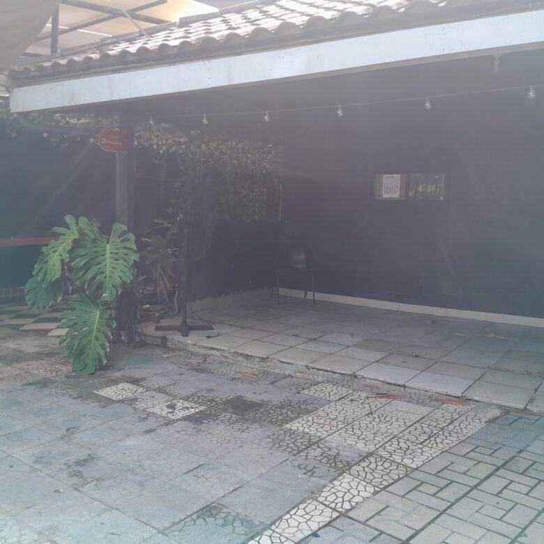 Local Comercial Abierto, Para Restaurante: con Linea de Gas, Terraza, Parkings