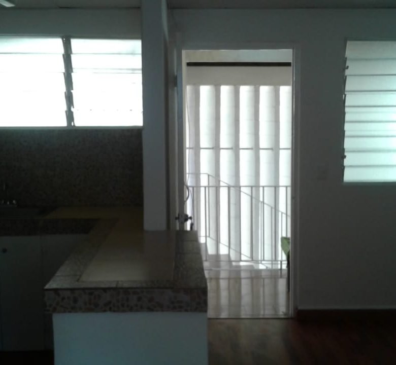 Bella Vista – Via España: Rm3c2, 1800 m², 2 Edificios, Sobre Via Principal