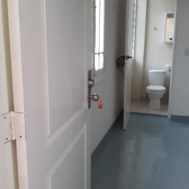 Bella Vista – Via España: Rm3c2, 1800 m², 2 Edificios, Sobre Via Principal