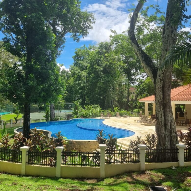 Casa en Clayton, Cerca Ciudad del Saber, Forestal: Senderos de Camino de Cruces