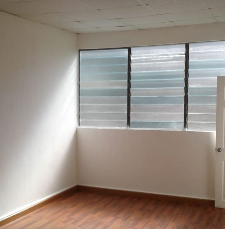 Bella Vista – Via España: Rm3c2, 1800 m², 2 Edificios, Sobre Via Principal