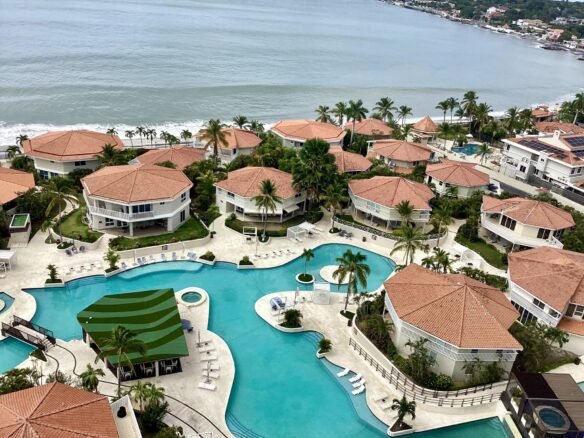 En El Mar, La Vida Es Más Sabrosa: Viva en Playa Coronado, Frente Al Playa 180 m²