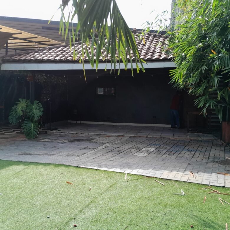 Local Comercial Abierto, Para Restaurante: con Linea de Gas, Terraza, Parkings