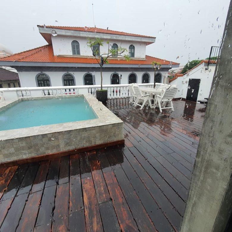 Casco Viejo / Antiguo: 2 Edificios Completos, con Operacion Hotelera