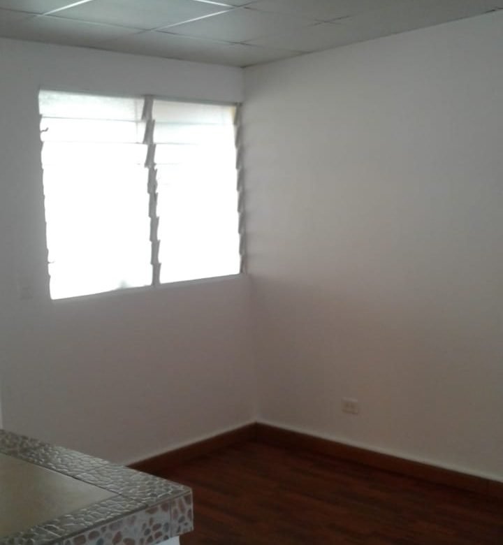 Bella Vista – Via España: Rm3c2, 1800 m², 2 Edificios, Sobre Via Principal