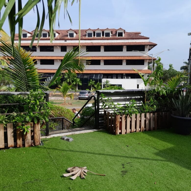 Local Comercial Abierto, Para Restaurante: con Linea de Gas, Terraza, Parkings
