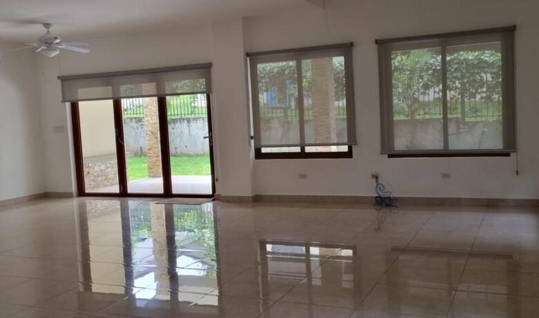 Casa en Clayton, Cerca Ciudad del Saber, Forestal: Senderos de Camino de Cruces