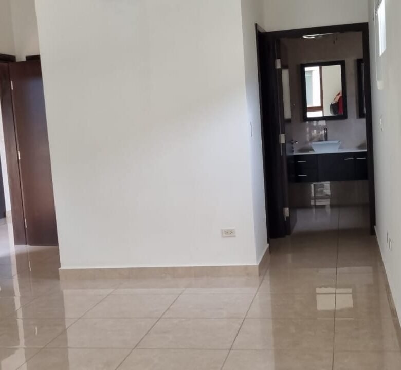 Casa en Clayton, Cerca Ciudad del Saber, Forestal: Senderos de Camino de Cruces