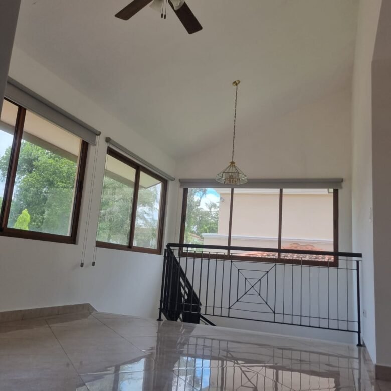 Casa en Clayton, Cerca Ciudad del Saber, Forestal: Senderos de Camino de Cruces