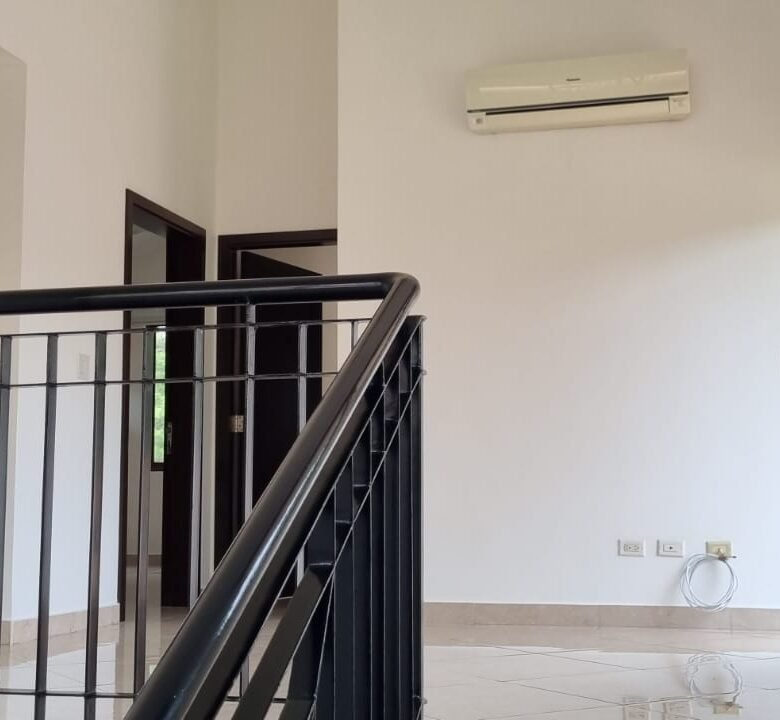 Casa en Clayton, Cerca Ciudad del Saber, Forestal: Senderos de Camino de Cruces
