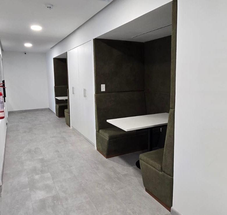 Marbella, Calle 50, Area Bancaria: Moderna, Amoblada, con Lobby y Mantenimiento Gratis