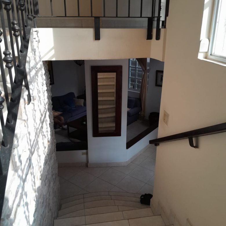 Casa en Llanos de Curundu, Sector del Canal, Area Revertida: Casa de 5 habitaciones, Unifamiliar