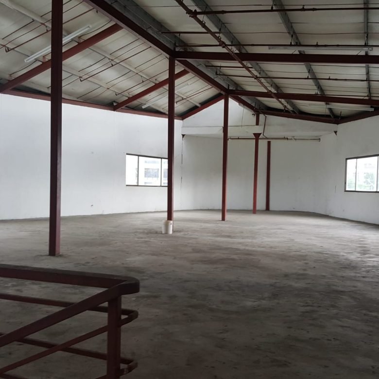 Galera – Bodega: 691 m², Ancon, Parque Industrial, con Oficinas