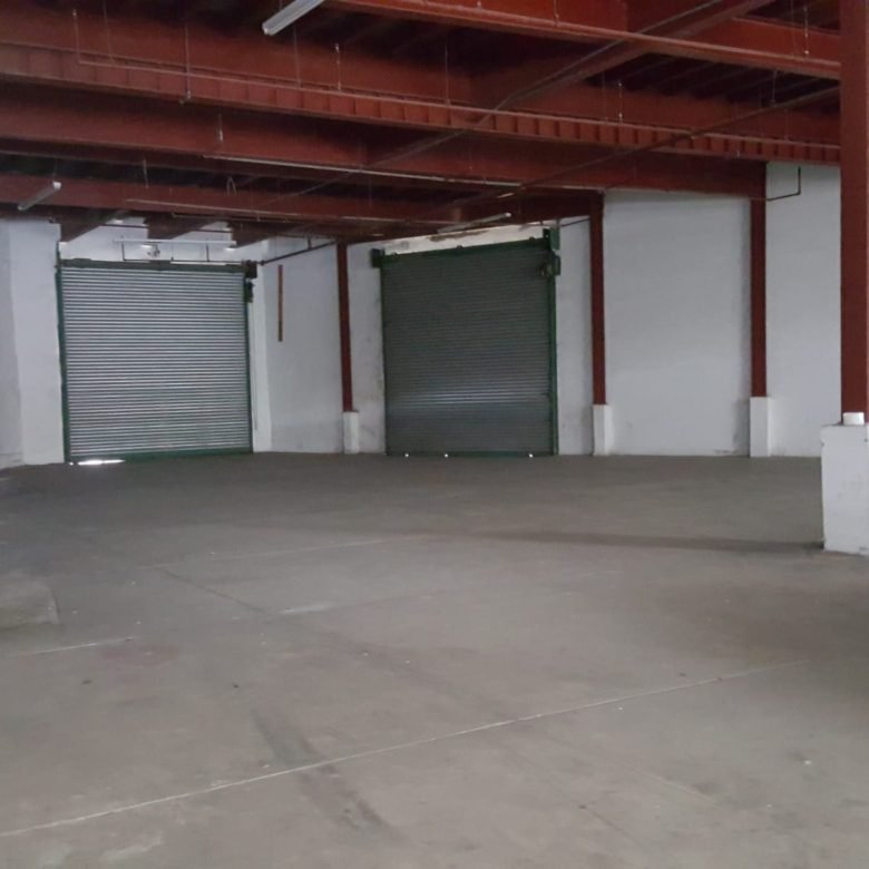 Galera – Bodega: 691 m², Ancon, Parque Industrial, con Oficinas