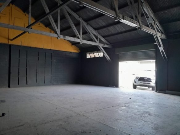 Diablo – Sector del Canal: Bodega de 250 m², a Nivel de Calle, un Solo Nivel