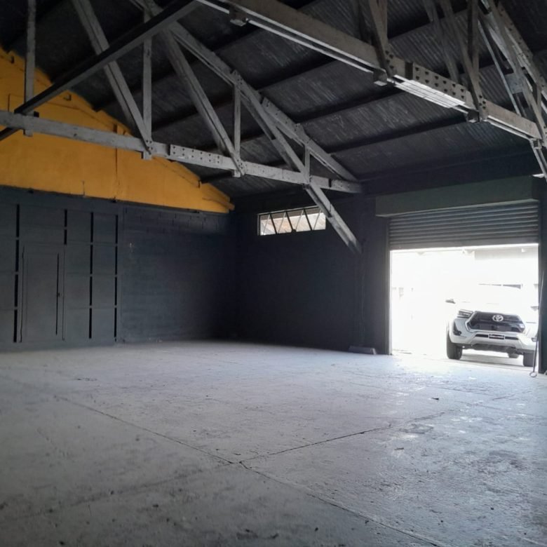 Diablo – Sector del Canal: Bodega de 185 m², a Nivel de Calle, un Solo Nivel