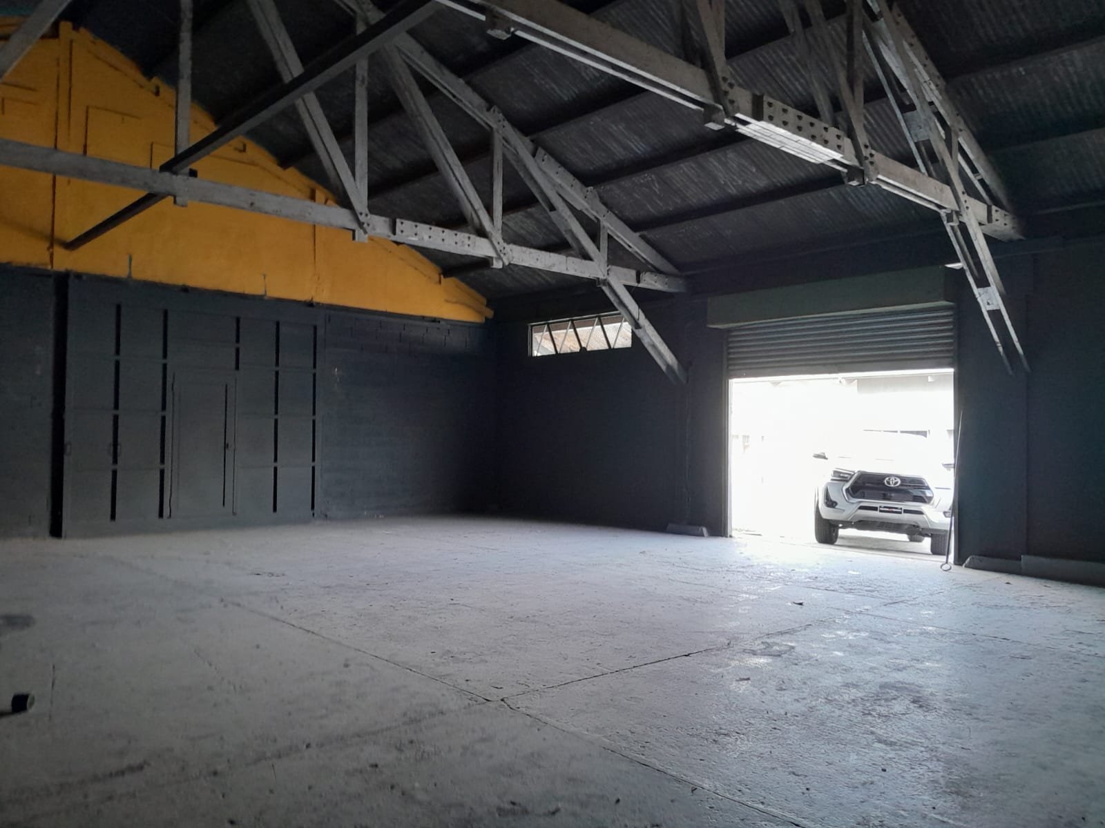 Diablo – Sector del Canal: Bodega de 185 m², a Nivel de Calle, un Solo Nivel