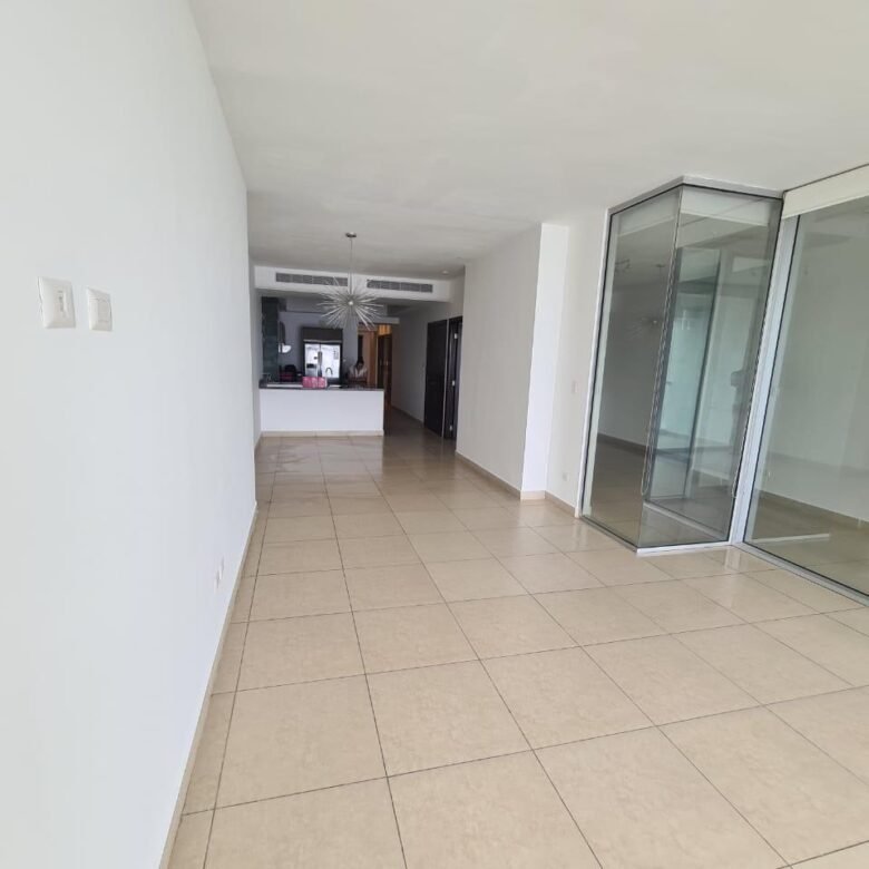 Av Balboa, Frente Al Mar: Hermoso Rivage, de 2 Habitaciones, 2 Baños