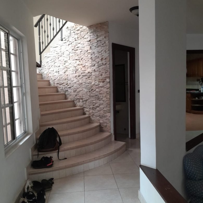 Casa en Llanos de Curundu, Sector del Canal, Area Revertida: Casa de 5 habitaciones, Unifamiliar