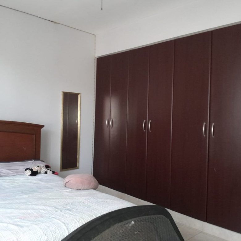 Casa en Llanos de Curundu, Sector del Canal, Area Revertida: Casa de 5 habitaciones, Unifamiliar