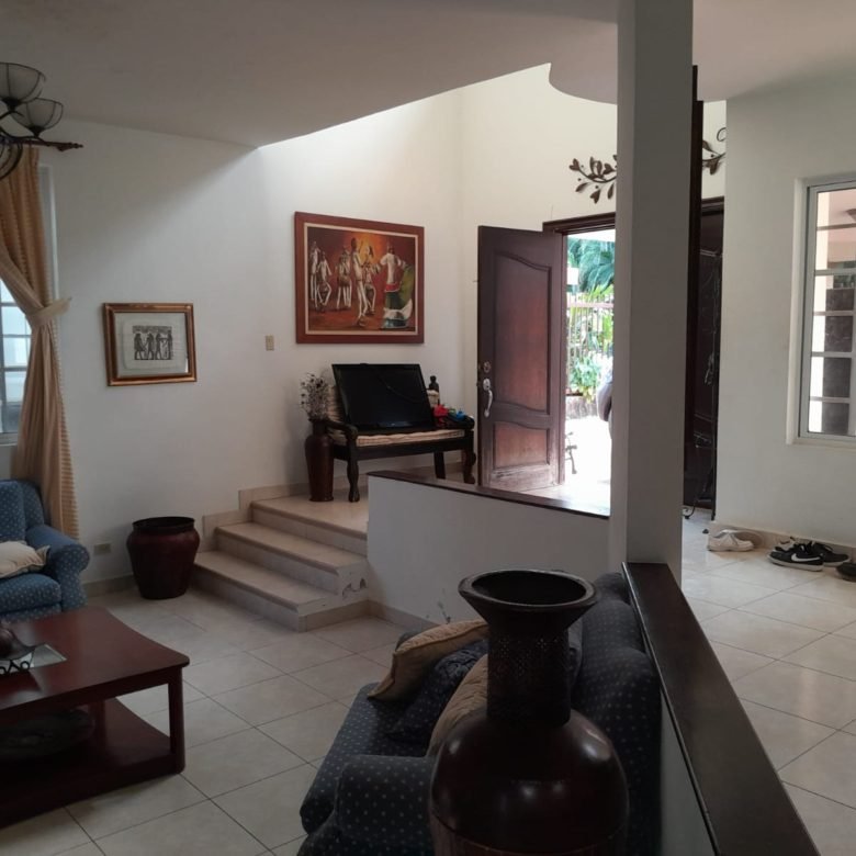 Casa en Llanos de Curundu, Sector del Canal, Area Revertida: Casa de 5 habitaciones, Unifamiliar