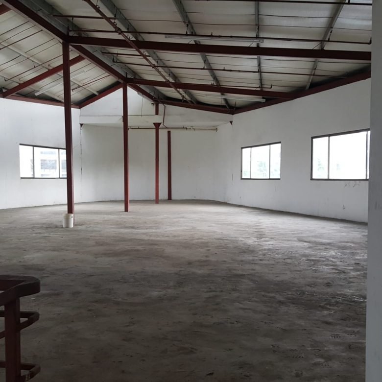 Galera – Bodega: 691 m², Ancon, Parque Industrial, con Oficinas