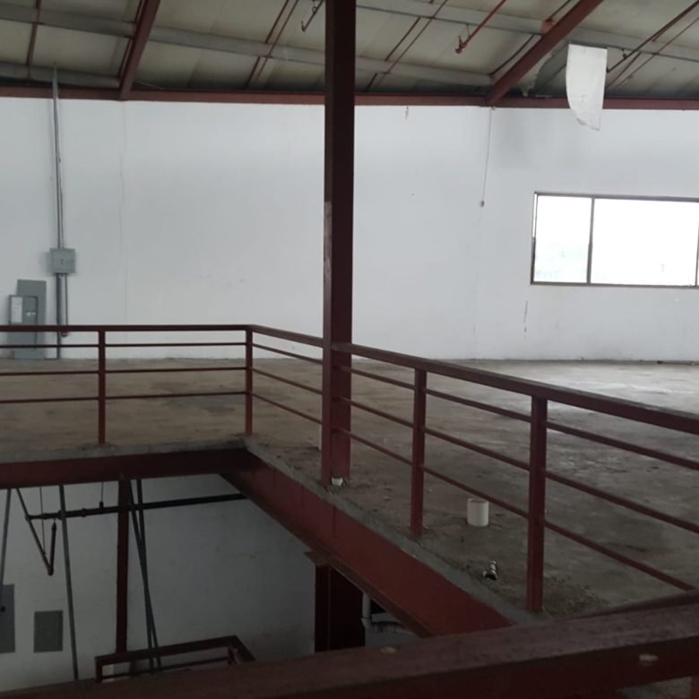 Galera – Bodega: 691 m², Ancon, Parque Industrial, con Oficinas