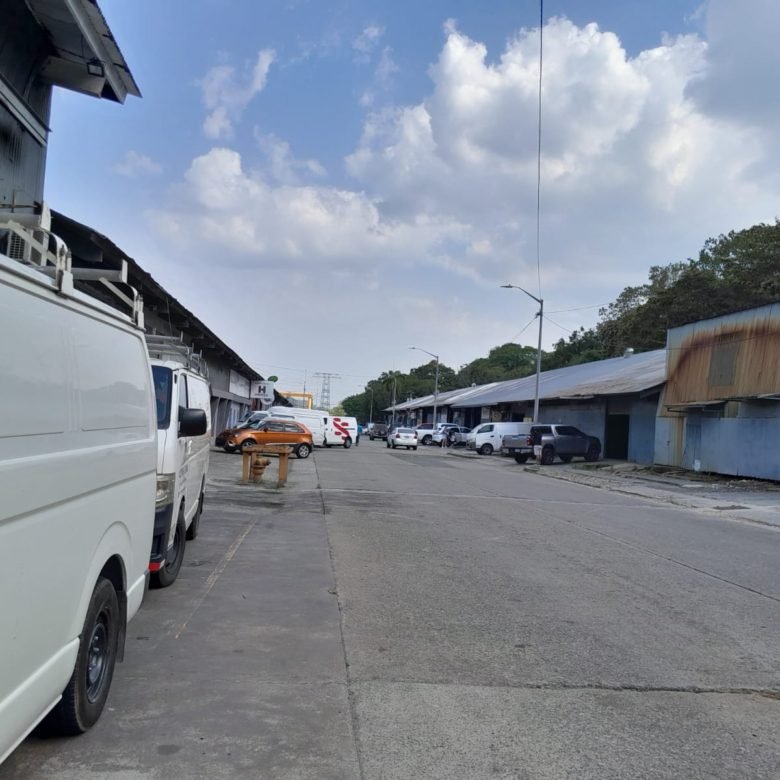 Diablo – Sector del Canal: Bodega de 185 m², a Nivel de Calle, un Solo Nivel
