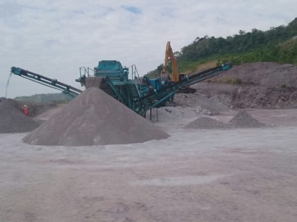 Cercana a Ciudad, Cantera + Planta de Fertilizantes: en Explotacion – Puzolana Blanca, con Contratos
