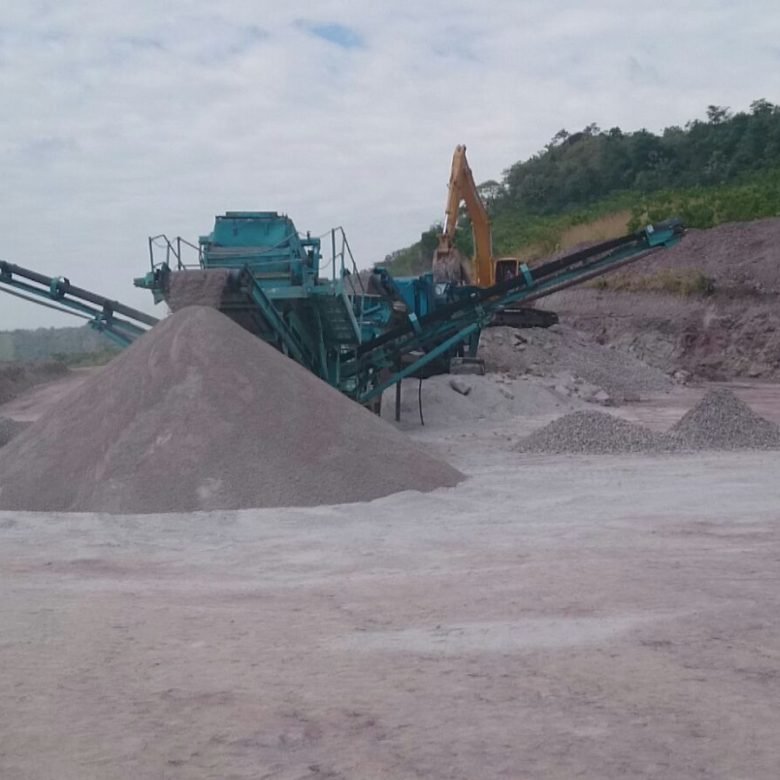 Cercana a Ciudad, Cantera + Planta de Fertilizantes: en Explotacion – Puzolana Blanca, con Contratos