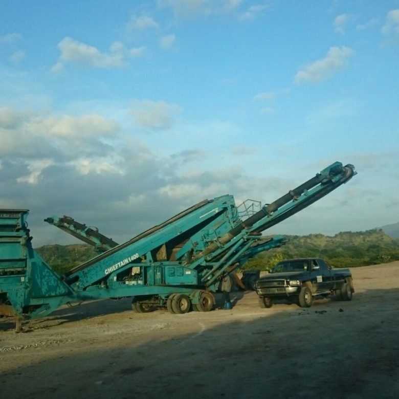 Cercana a Ciudad, Cantera + Planta de Fertilizantes: en Explotacion – Puzolana Blanca, con Contratos