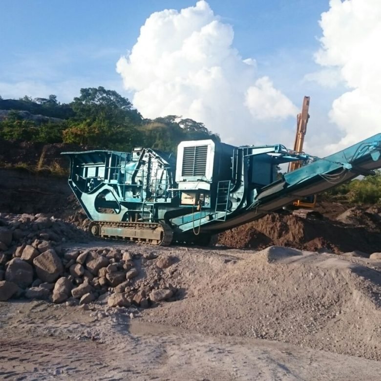 Cercana a Ciudad, Cantera + Planta de Fertilizantes: en Explotacion – Puzolana Blanca, con Contratos