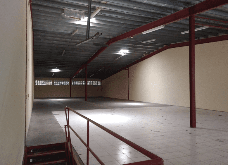 Bodega / Galera: El Crisol, Cerca Metro, Con Anden de Carga y Descarga