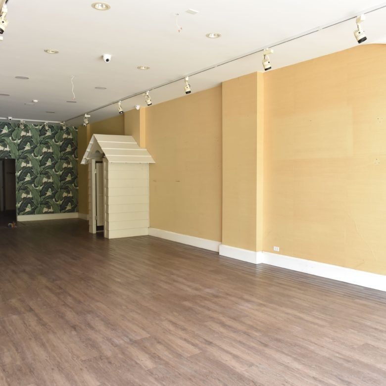 San Francisco – Plaza Comercial en Venta: Alquilada, con 6 Locales Comerciales