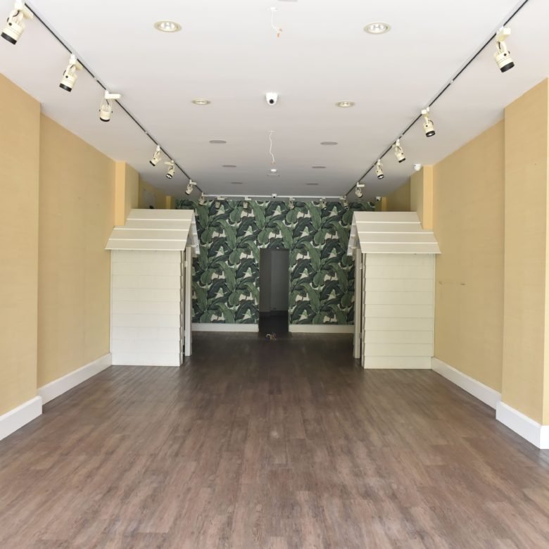 San Francisco – Plaza Comercial en Venta: Alquilada, con 6 Locales Comerciales