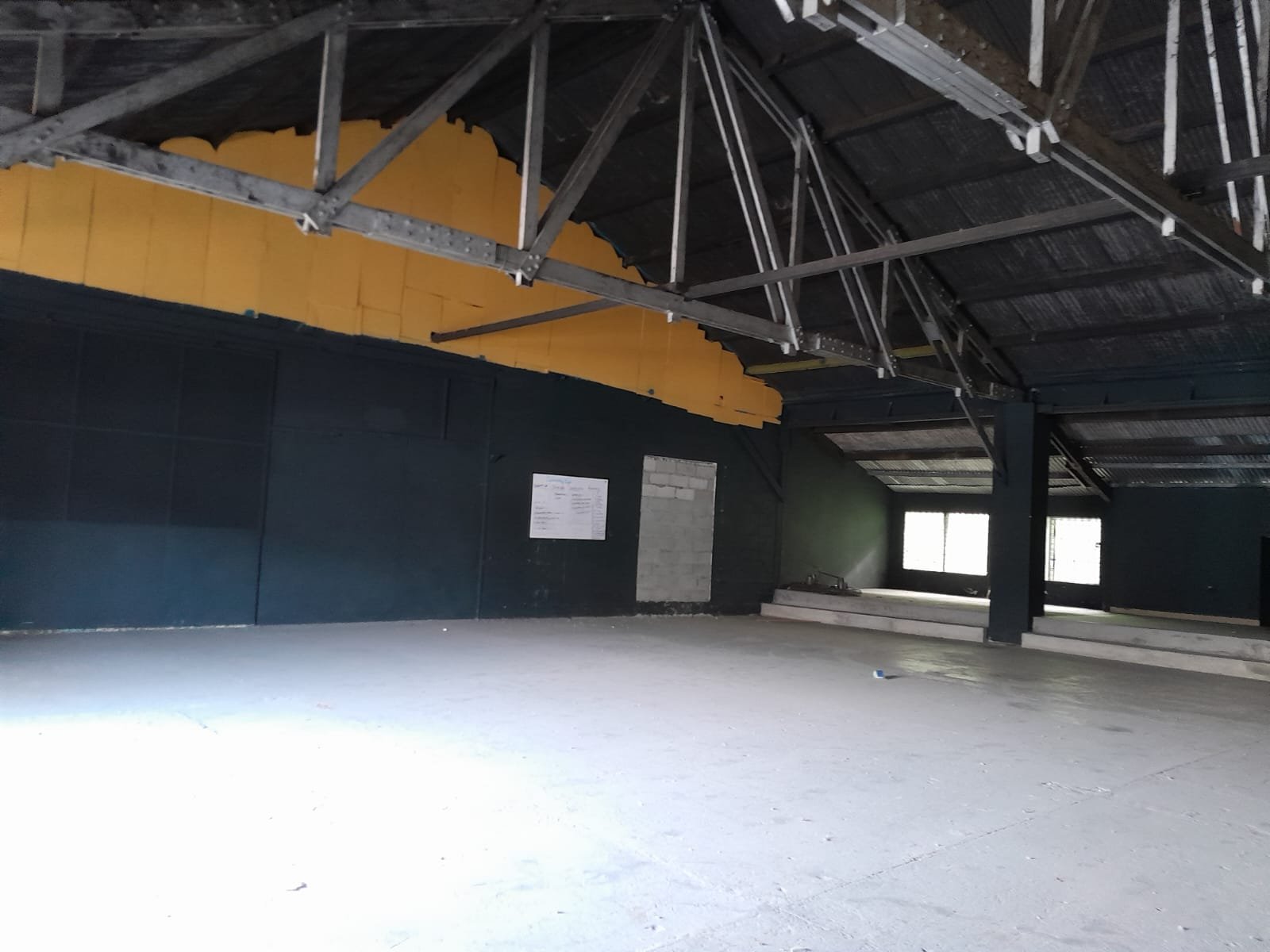 Diablo – Sector del Canal: Bodega de 185 m², a Nivel de Calle, un Solo Nivel