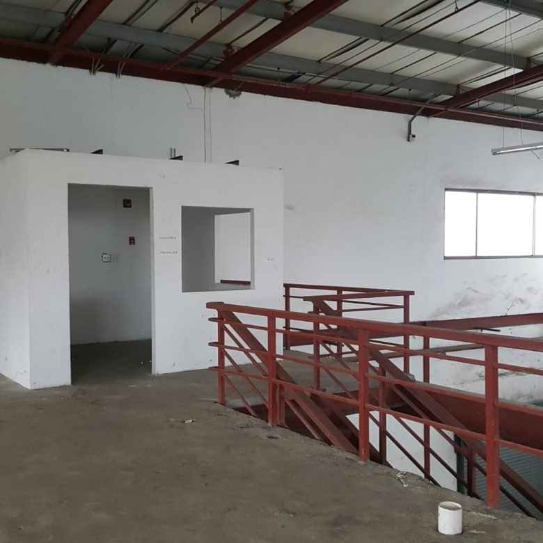 Galera – Bodega: 691 m², Ancon, Parque Industrial, con Oficinas
